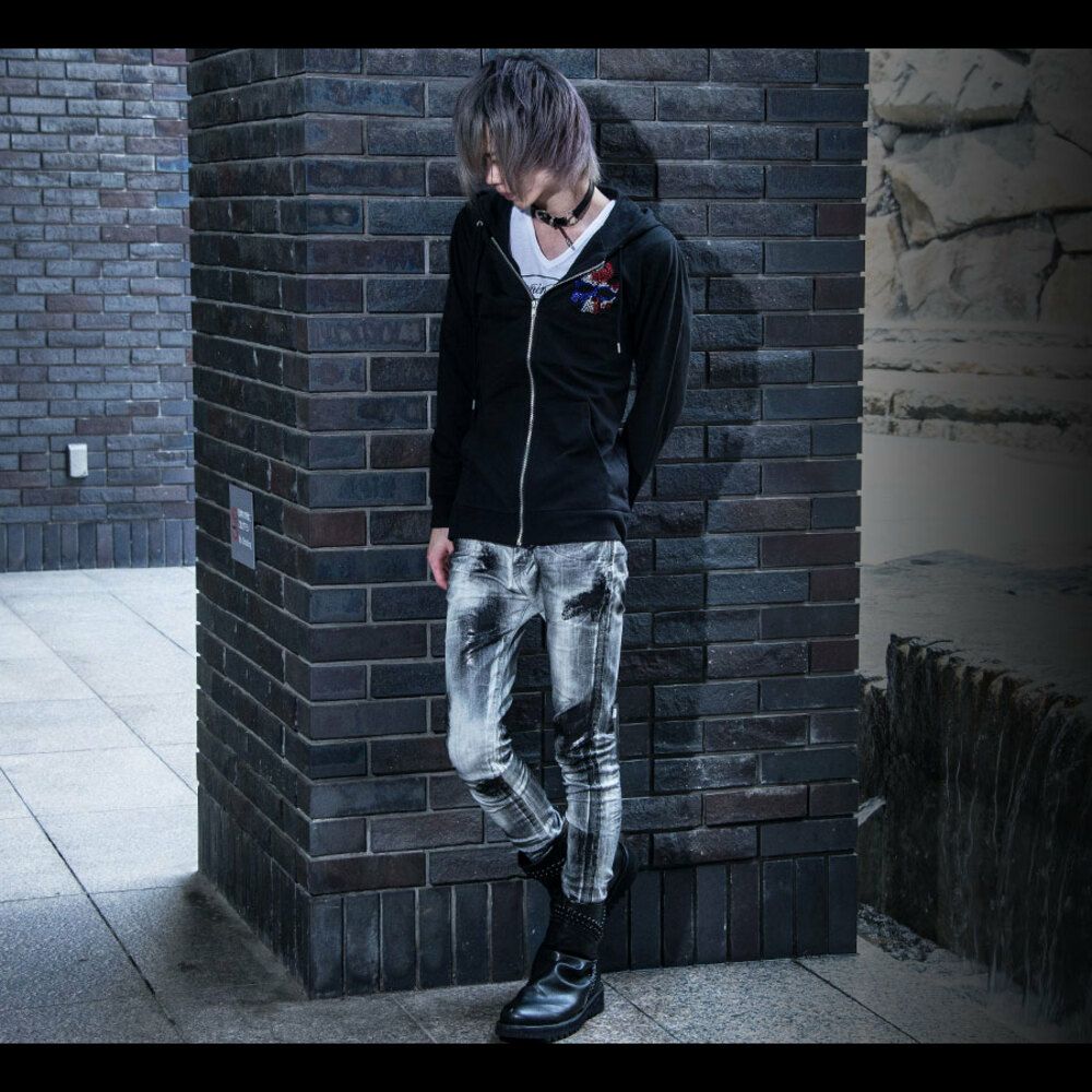 Bernings Sho【バーニングショー】スカル柄カラ―ラインストーンジップ